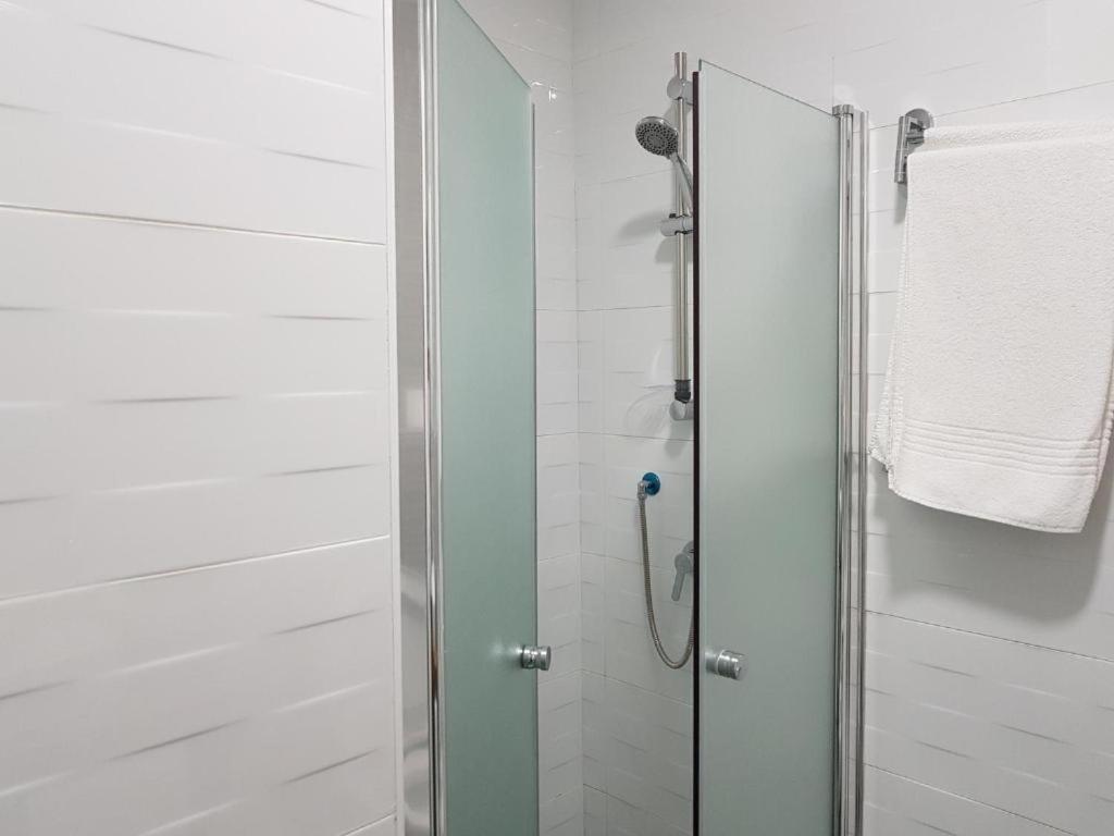 Airport Guest House Or Yehuda Exterior photo